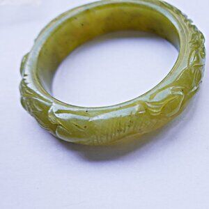 𝅺Hand carved Chinese Xiu Jade bangle